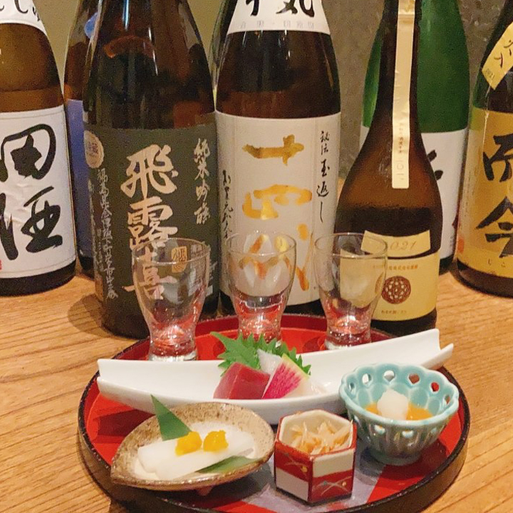 刺身付き珍味3種盛りとプレミアム日本酒飲み比べセット